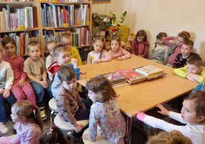 Dzieci w bibliotece