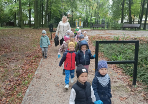dzieci w parku