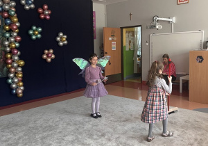 Taniec dzieczynki jako Kopciuszka.