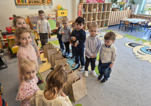 "Krasnale" świętują Dzień Kobiet