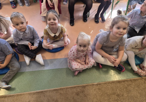 "Krasnale" czekają na akademię z okazji Dnia Kobiet