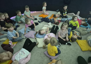 oglądanie filmu w kopule