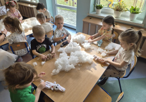 wypełnianie zajączków watką