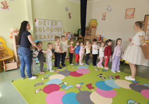 powitanie Pani Pleciugi przez dzieci