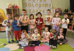 zdjęcie grupowe z zajączkami