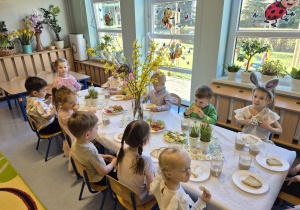 wspólne śniadanie wielkanocne