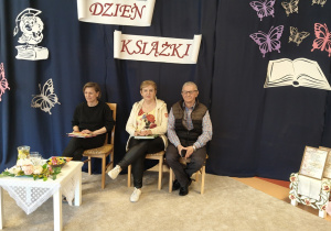 zdjęcie dziadków na tle dekoracji