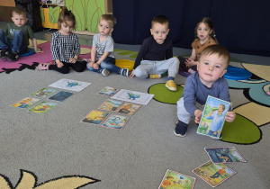 "Krasnale" segregują obrazki na dobre i złe zachowania dla naszej planety