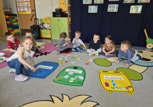 wiemy do których pojemników wyrzucać śmieci