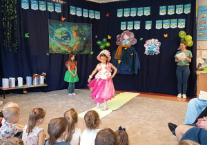 Kornelia prezentuje swój strój.