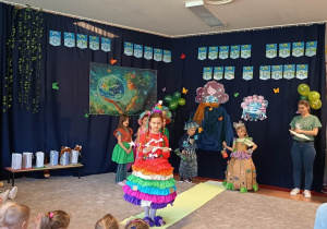 Milena prezentuje swój strój.