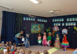 Wręczanie nagród przez Panią Agnieszkę.