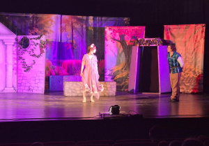 "Krasnale" na przedstawieniu teatralnym