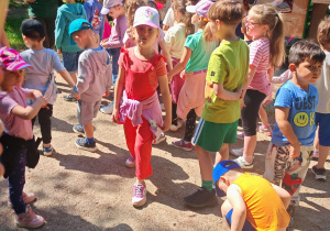 Dzieci na ścieżce edukacyjnej