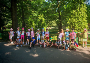 zdjęcie grupowe w zoo