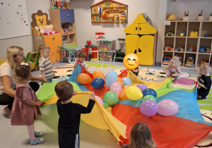 staramy się, żeby balony nie wypadły z chusty