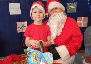 Zdjęcie chłopca z Mikołajem
