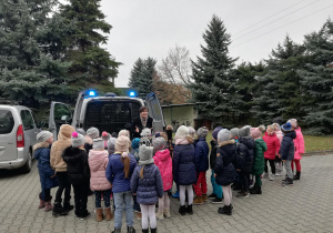 Włączenie sygnałów świętlnych wozu policyjnego