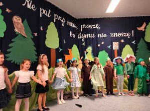 "Czyste powietrze wokół nas"- występ dzieci jako podsumowanie programu przedszkolnej edukacji antytytoniowej