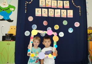 zdjęcie dzieci w ramce