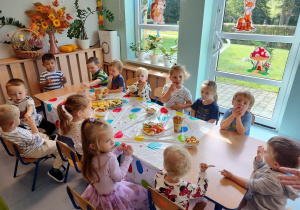 poczęstunek z okazji święta przedszkolaków
