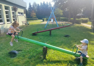 zabawy w ogrodzie przedszkolnym