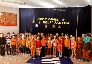 Wspólne zdjęcie z policjantem .