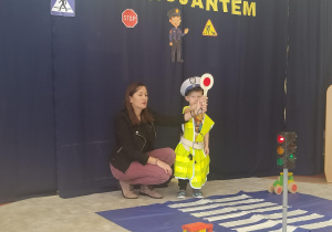 przedszkolak w roli policjanta