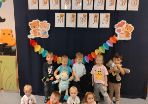 zdjęcie grupowe z misiami