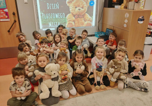 zdjęcie grupowe z misiami