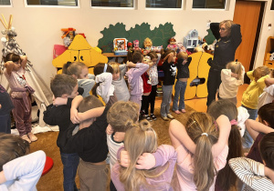 Bezpieczne ćwiczenia -jak należy zachować się, gdy spotkamy psa.