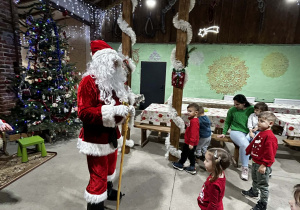 Mikołaj zadaje dzieciom pytania