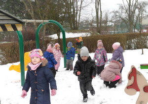 Zabawy ruchowe na śniegu