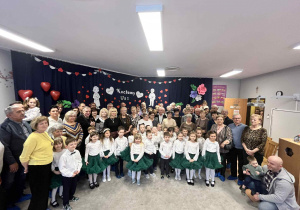 Wspólne zdjęcie dziadków i wnuków