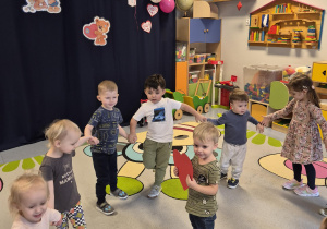 zabawa w kole "Mam serduszko ..."