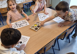 praca plastyczna - malowanie kotów